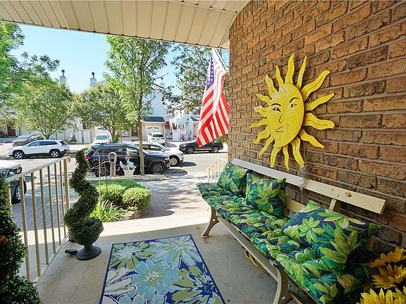 3rd image of 39 Monterey Ave