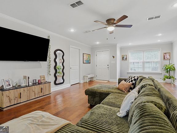 5th image of 202 White Oak Dr