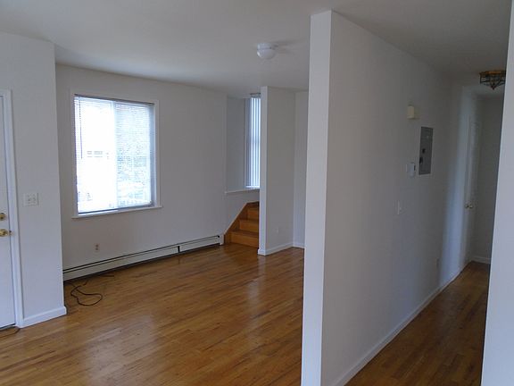 4th image of 17004 Highland Ave #West
