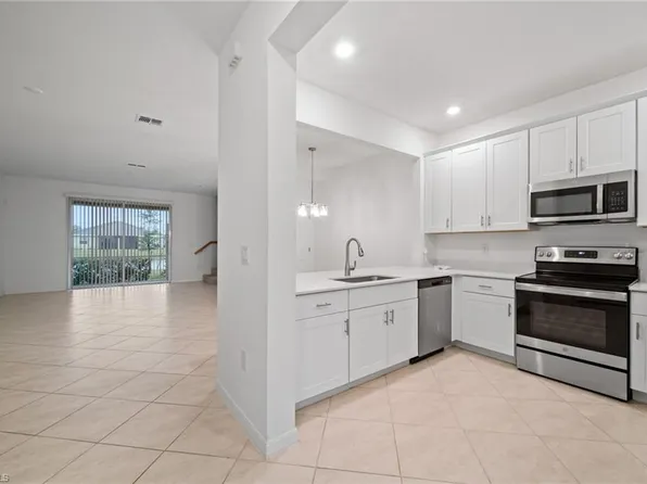2878 Blossom Way, Naples, FL 34120