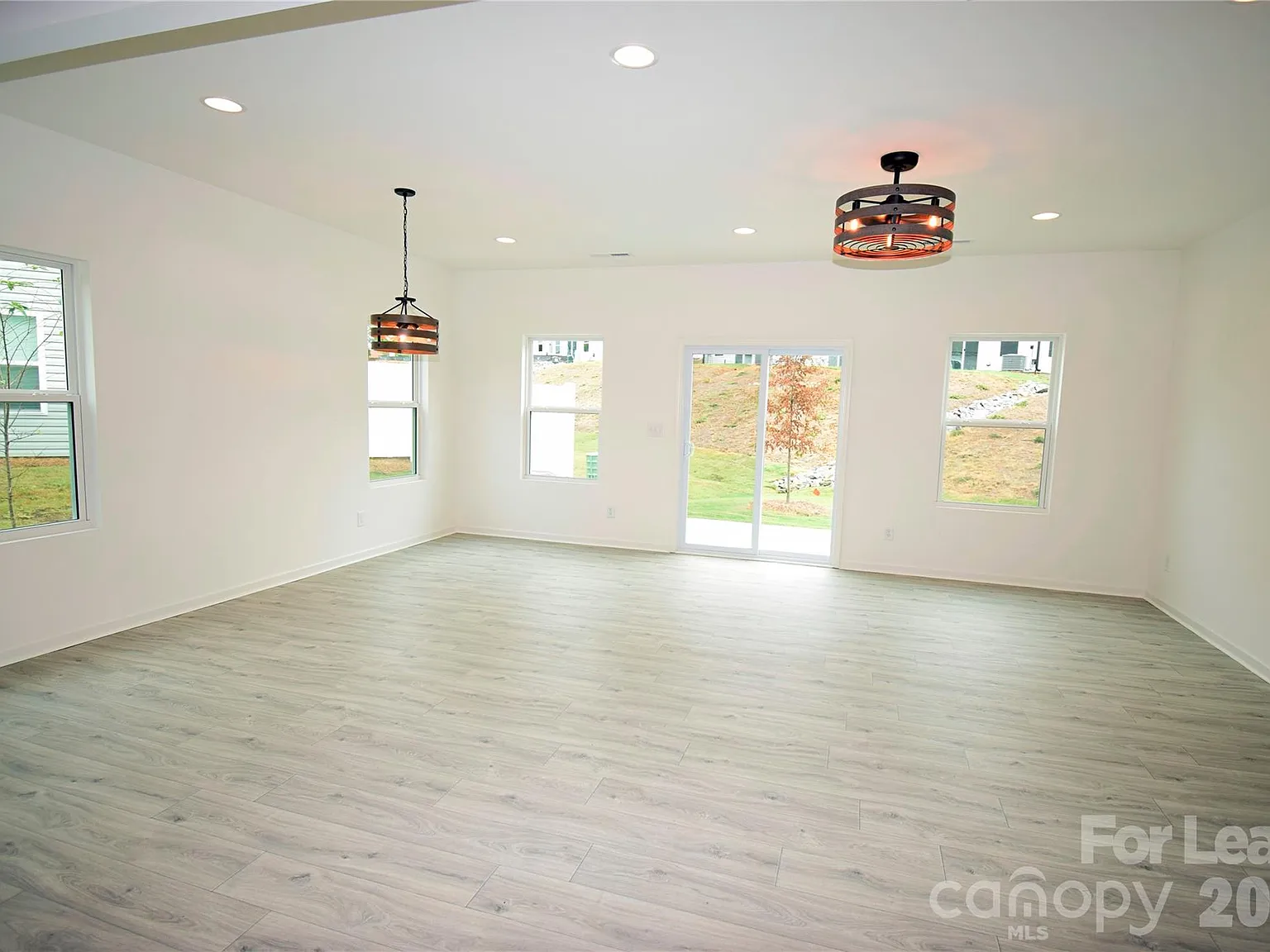 3 bed, 2.5 bath, 1762 sqft, $2,200 — Photo 4