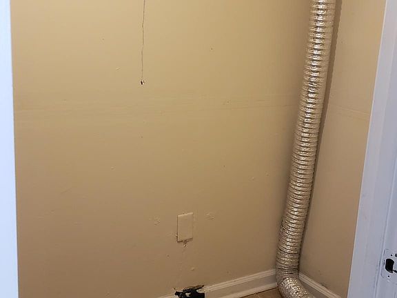 3rd image of 4115 Dunwoody Dr