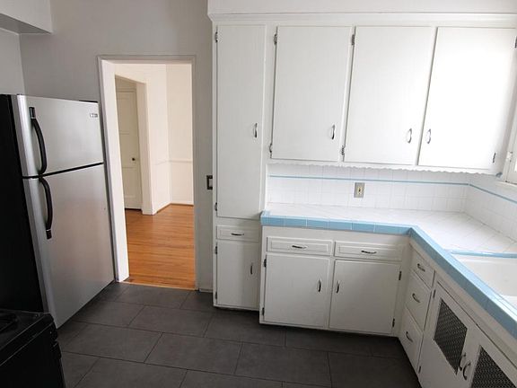 5th image of 422 S Detroit St #426