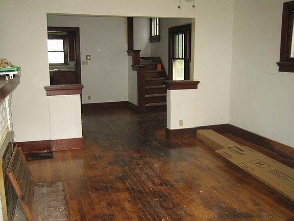 living room of 107