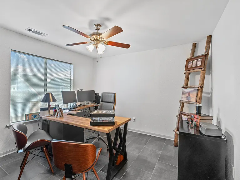 3831 Landmark Dr — Photo 9