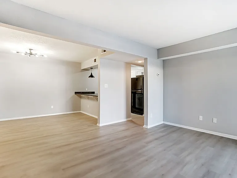 Coventry Court West Apartments — Photo 7