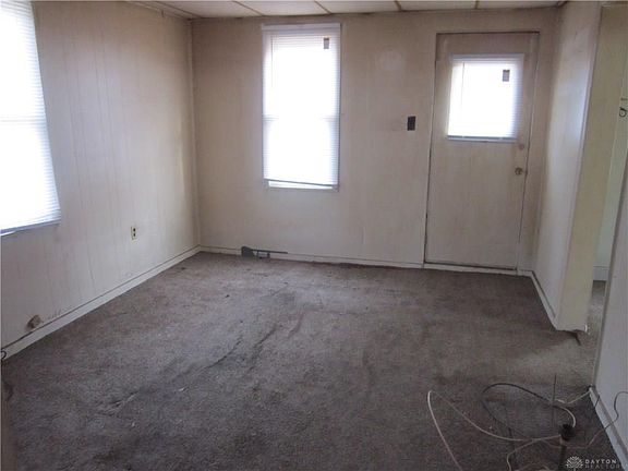 4th image of 275 Center St