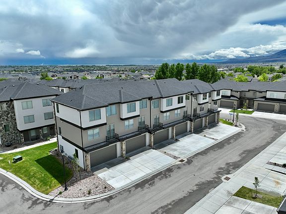 2nd image of 177 W Autumn Ln