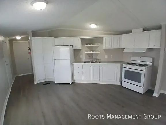 4th image of 311 Carriage Lane Est #311
