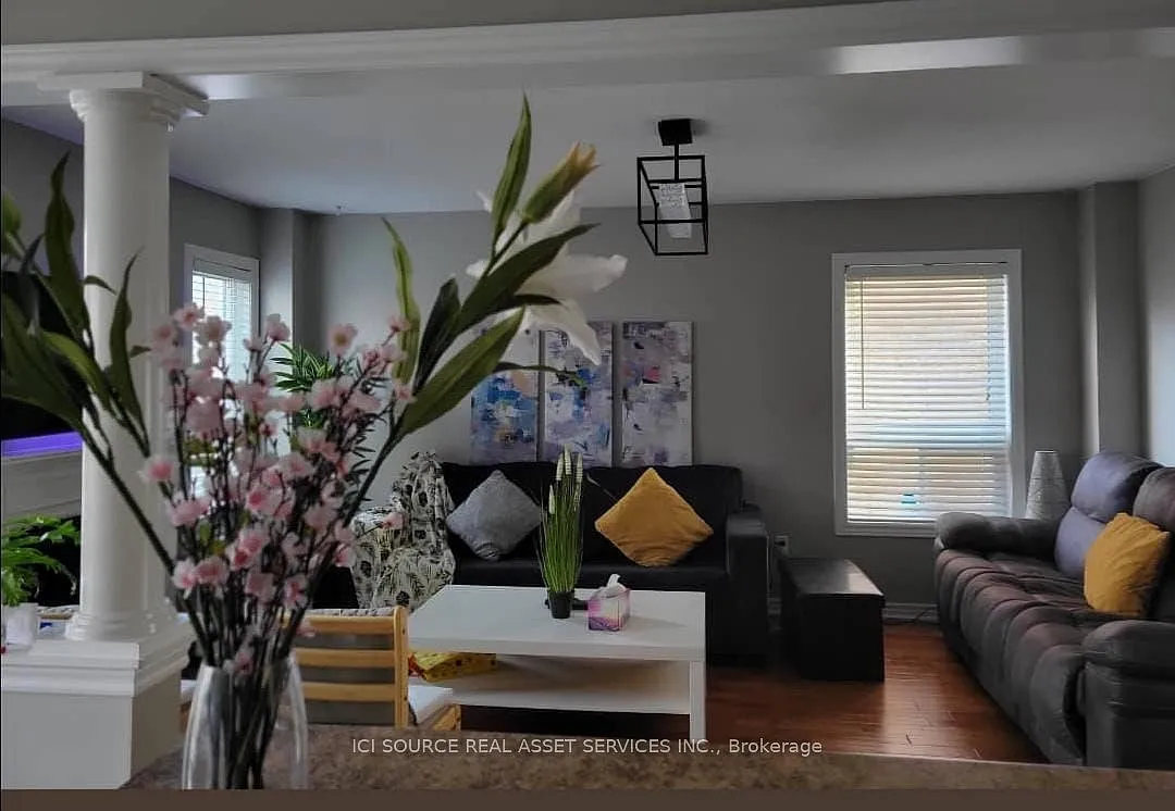 4 bed, $3,200 — Photo 1
