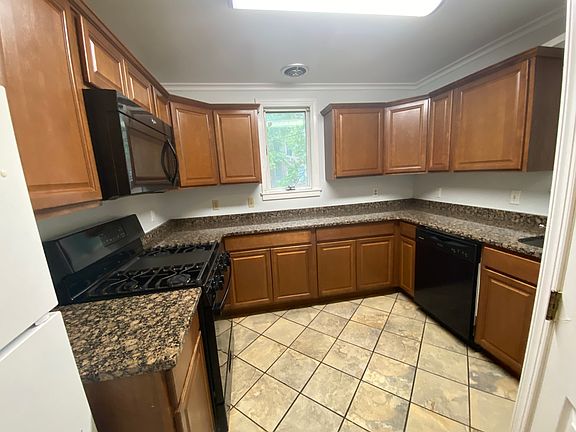 2nd image of 1328 Forest Ct