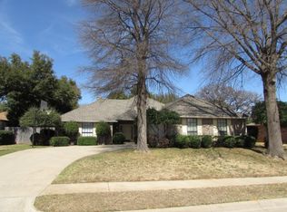 1313 Briarhaven Dr, Bedford, TX 76021