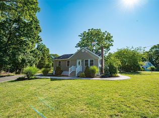 5 E Masem Sq, East Patchogue, NY 11772