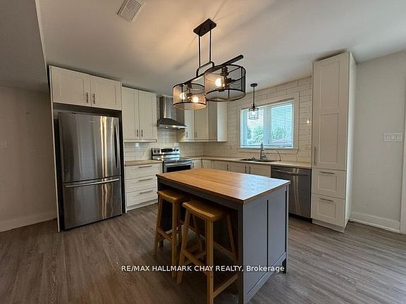 4th image of 893B Frederick St #B