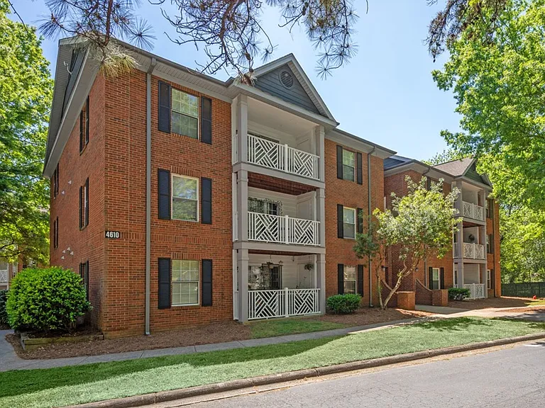 Sharon Oaks Apartments — Photo 12