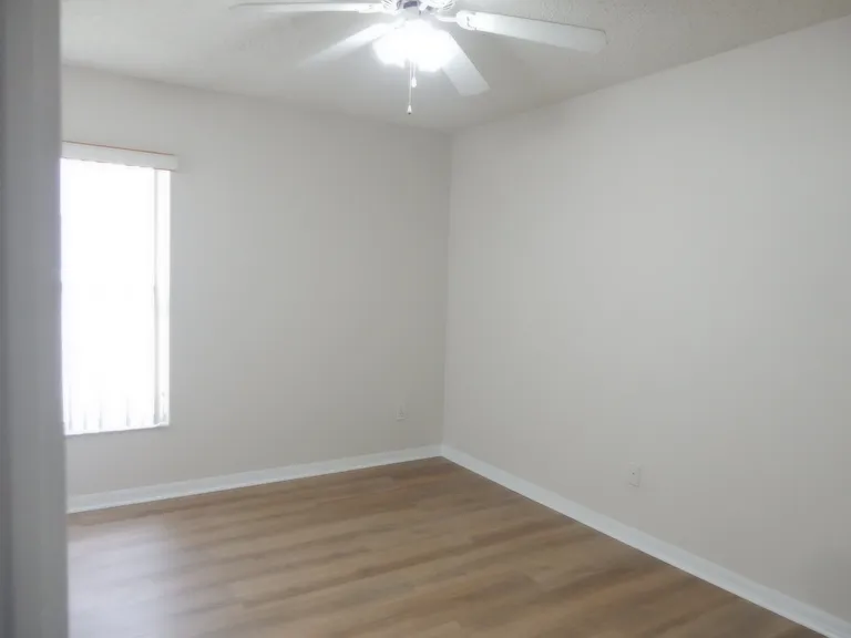 902 Cherry Valley Way — Photo 11
