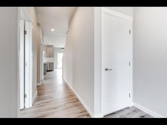 3rd image of 1384 E Whidbey Ave