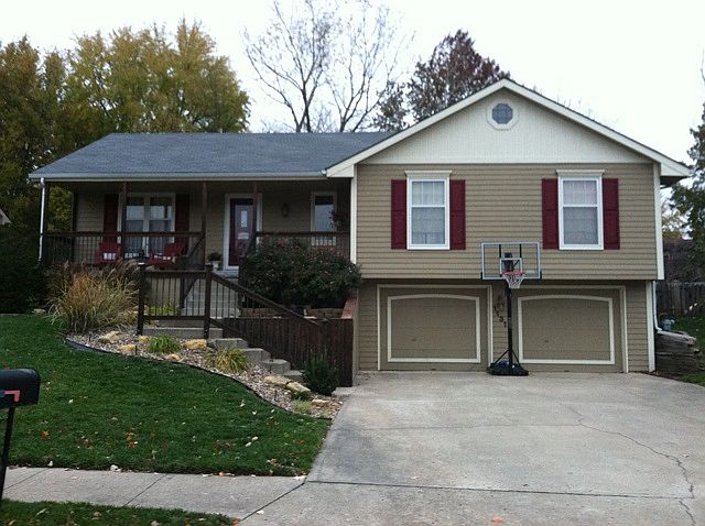 1st image of 1131 Amesbury Ave