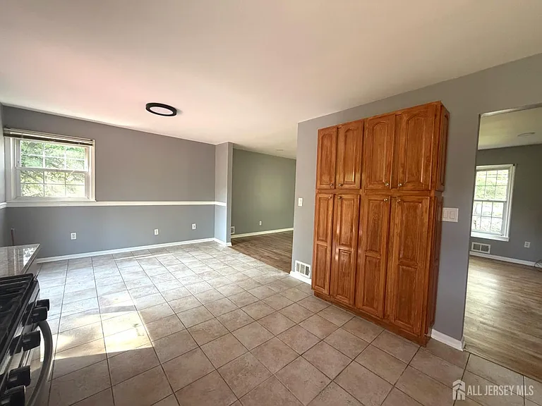 434 Plainfield Rd — Photo 15