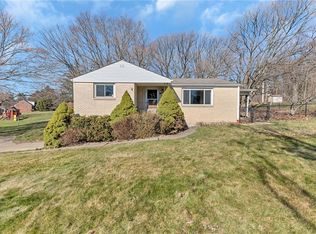210 Larue Dr, Coraopolis, PA