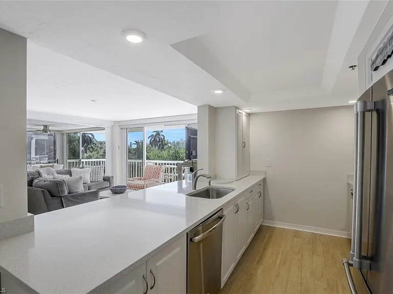 5501 Heron Point Dr #201 — Photo 9