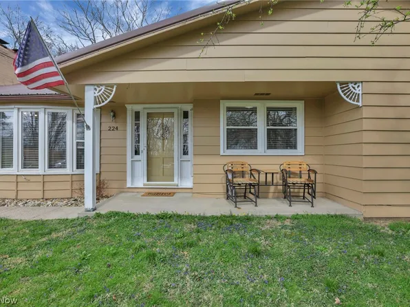 224 Brentwood Dr NE, Newark, OH 43055