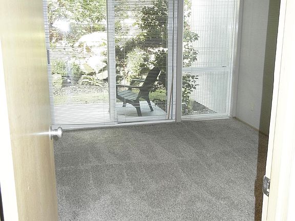 5th image of 330 101st Ave SE APT 2