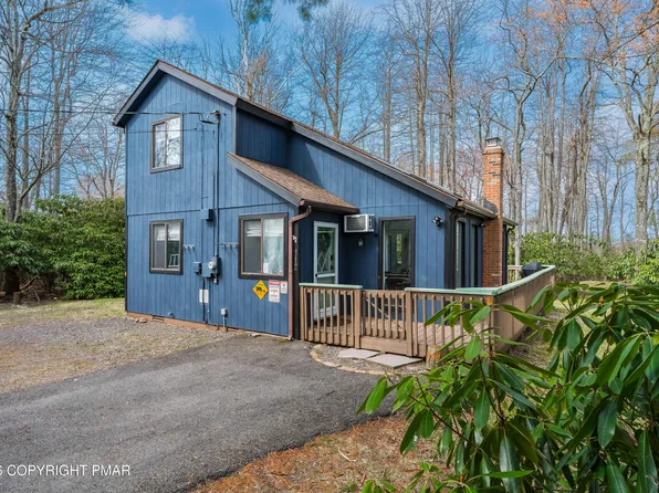 112 Crazy Horse Ct, Long Pond, PA 18334