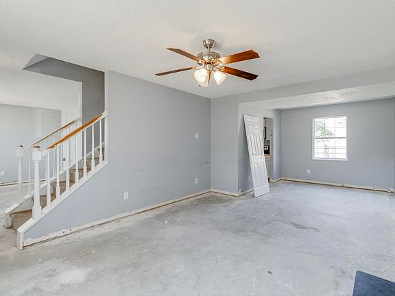 5th image of 438 Oakbrook Village Rd