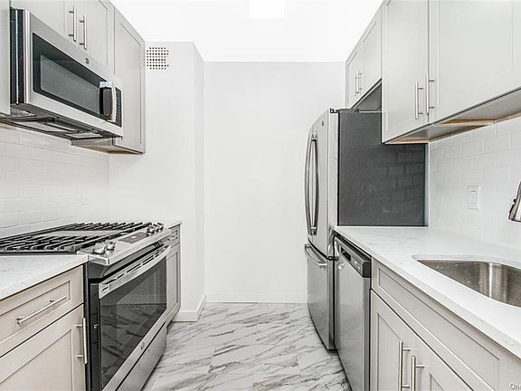 5th image of 665 Thwaites Pl APT 4B
