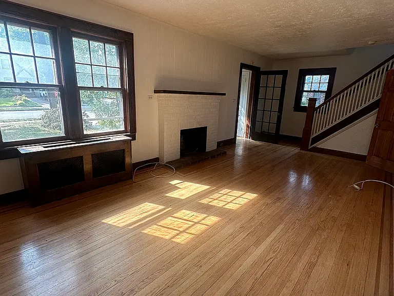 325 Bogert Ave — Photo 16