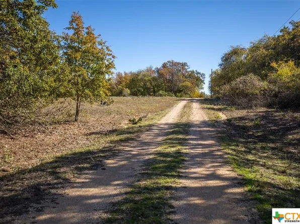 620 Coastal Ln, Luling, TX 78648