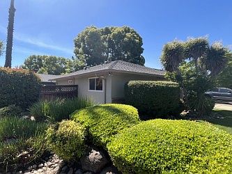 2nd image of 2318 Yosemite Dr #2318