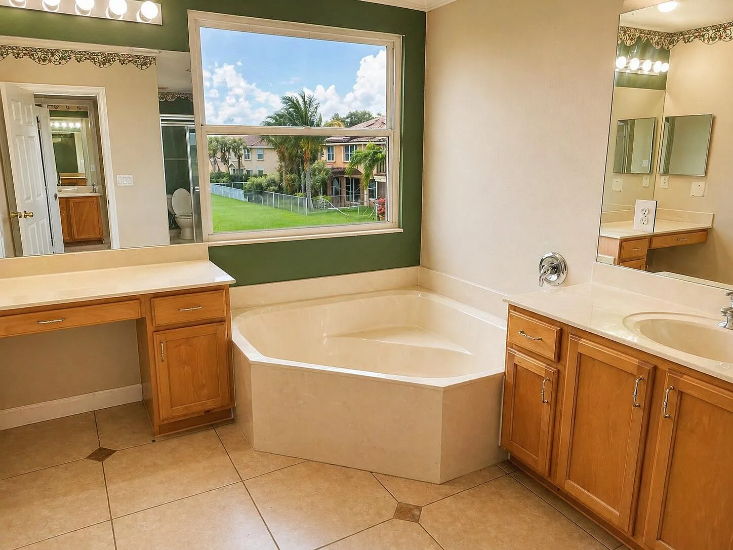 6 bed, 4.0 bath, 3338 sqft, $3,900 — Photo 3