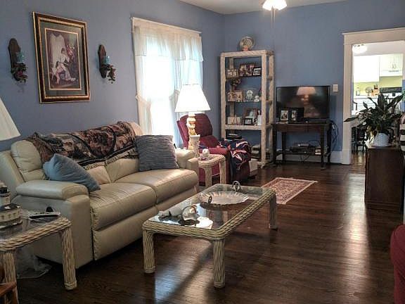 3rd image of 406 Magnolia Ave