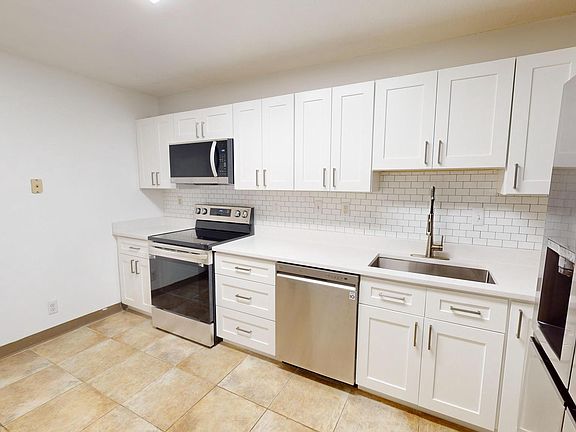 3rd image of 307 Yoakum Pkwy APT 203