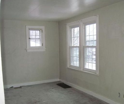 4th image of 2816 Stella Ave