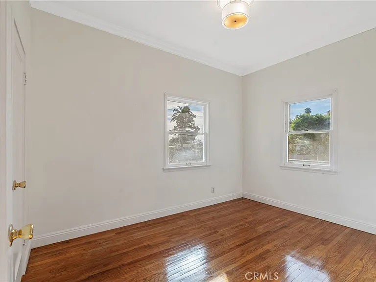 1325 E Altadena Dr — Photo 11