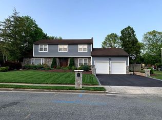 8 Colts Brook Rd, Marlboro, NJ 07746