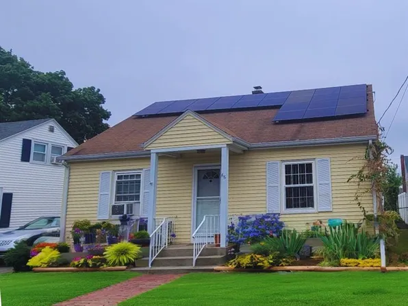 66 1st St, Pawtucket, RI 02861