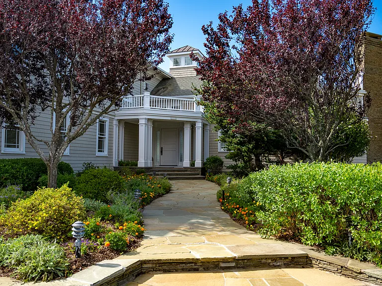 351 Kings Point Rd — Photo 4