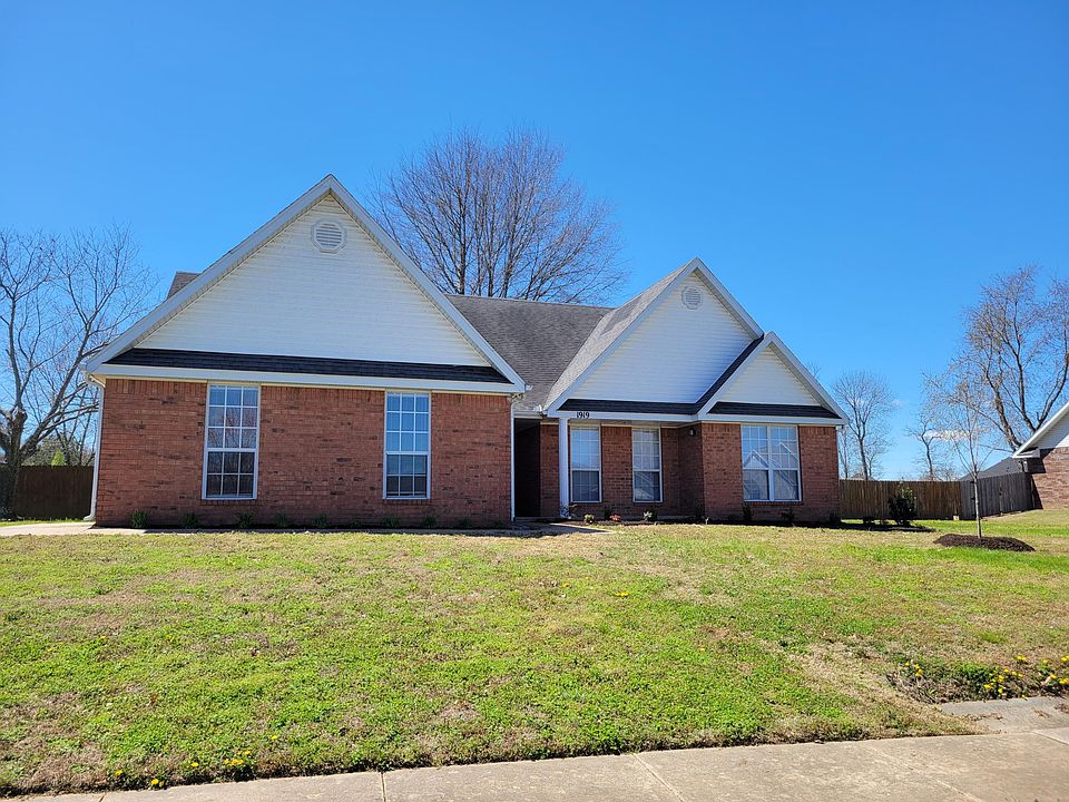 1st image of 1919 S Tallgrass Dr