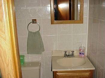 4th image of 8 Benton Ct