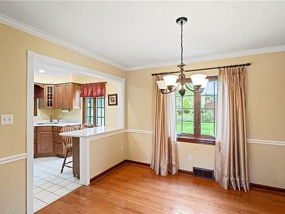 4th image of 1113 Sarah St