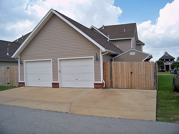 3rd image of 906 NE Arleta Gdns
