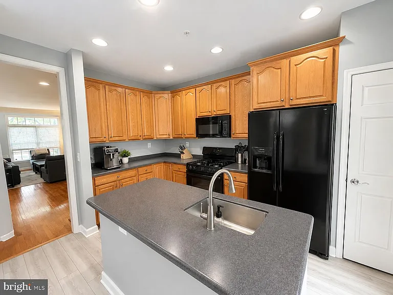 506 Fallsgrove Dr — Photo 7