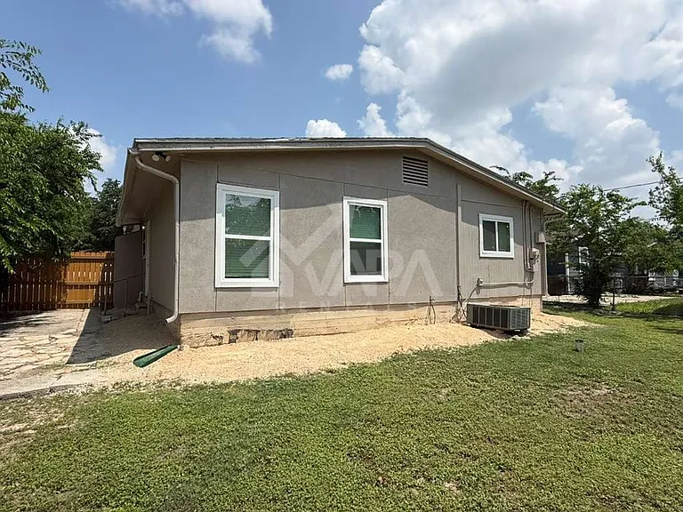 242 Glamis Ave — Photo 17