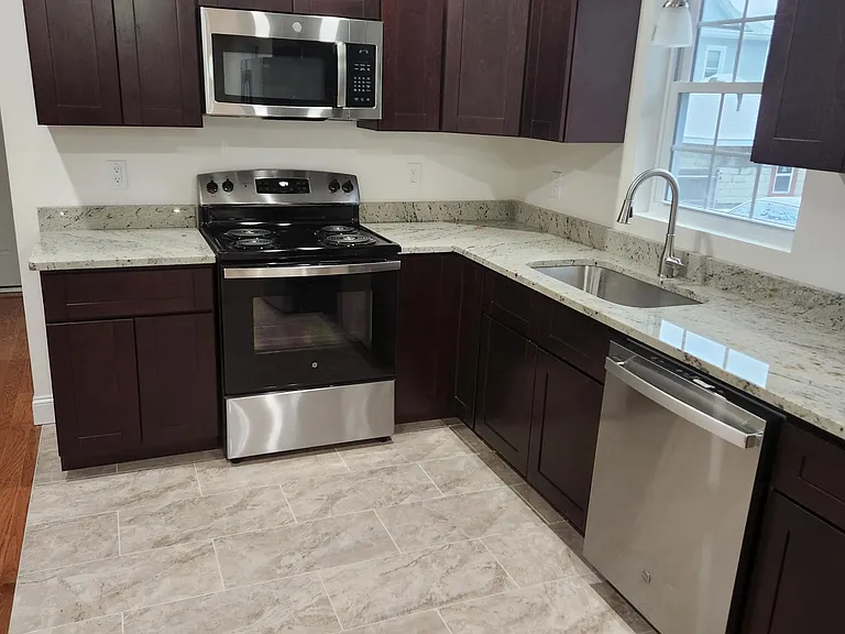 26 Cromwell St #1 — Photo 24
