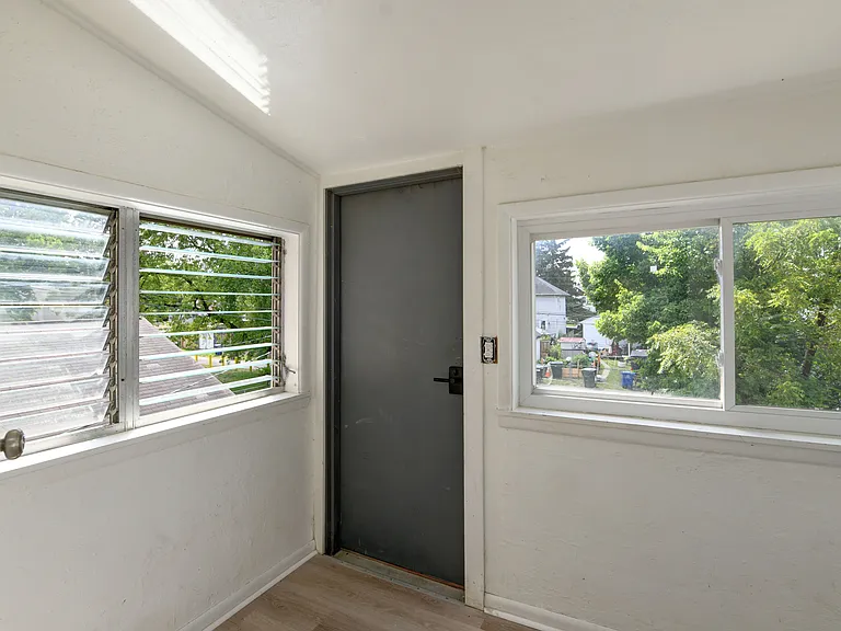 787 E 3rd Ave #1/2 — Photo 22