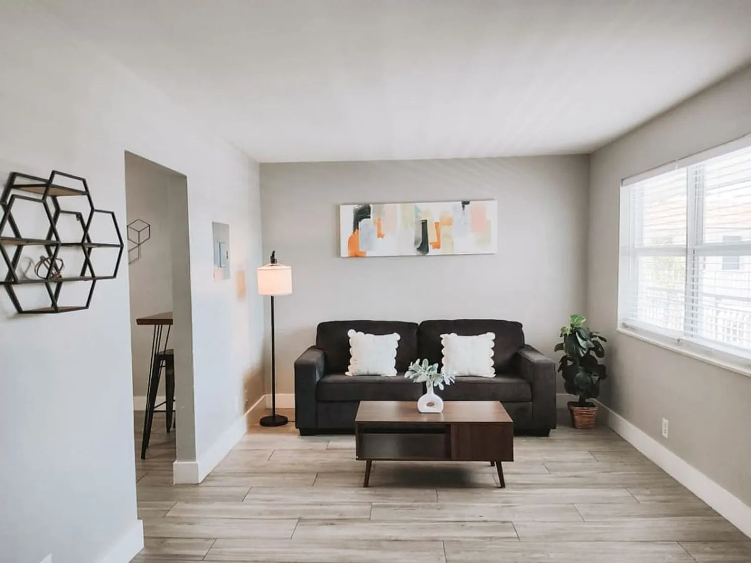2 bed, 1.0 bath, 796 sqft, $3,117 — Photo 2